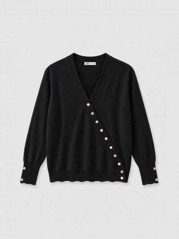 Cache-cache en tricot avec boutons dor�s.