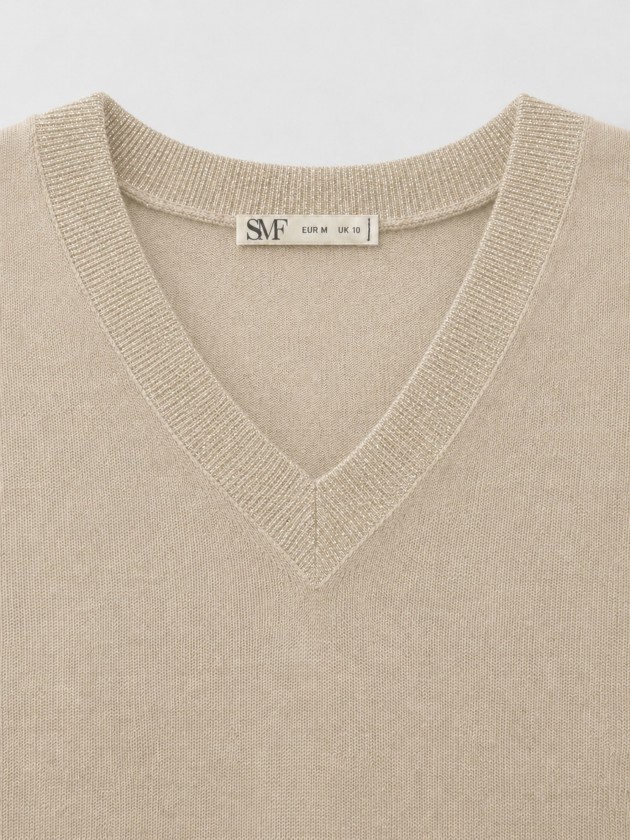 Knitted sweater with a v-neck Knitted sweater with a v-neck