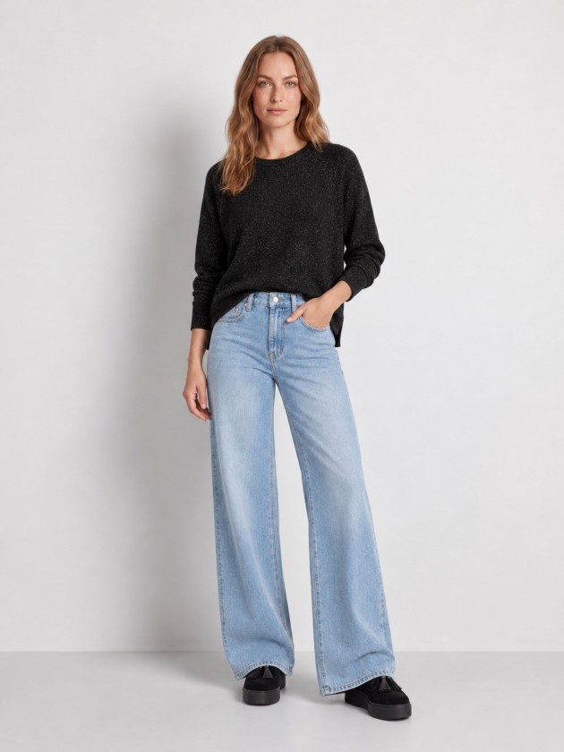Knitted sweater with metallic thread