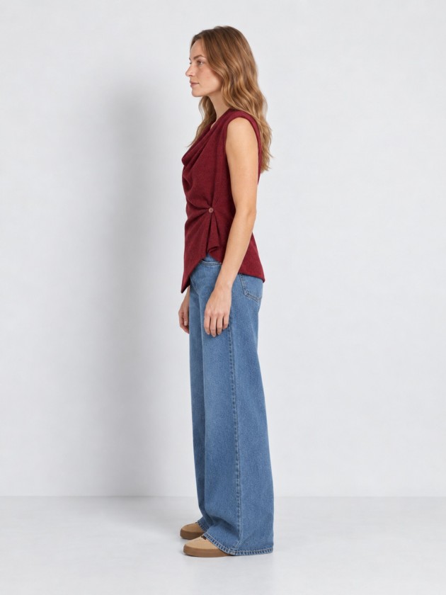 Gilet tricot� � encolure drap�e