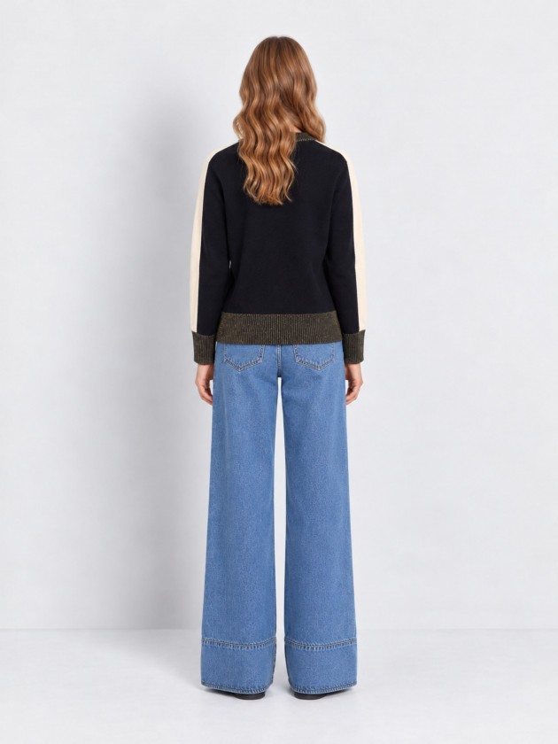 Knit sweater with lurex. Knit sweater with lurex.